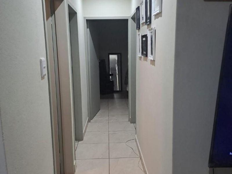 Modern Three Bedroom House For Sale in Leopard's Rest Security Estate, Albertsdal, Alberton - Photo 7