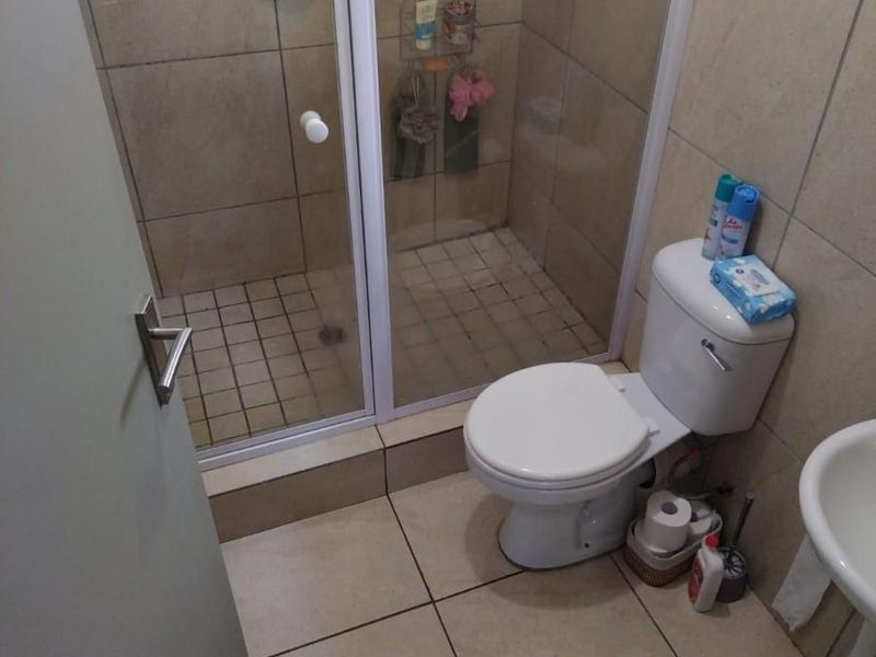 Modern Three Bedroom House For Sale in Leopard's Rest Security Estate, Albertsdal, Alberton - Photo 10