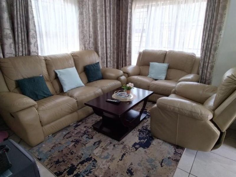 Modern Three Bedroom House For Sale in Leopard's Rest Security Estate, Albertsdal, Alberton - Photo 4