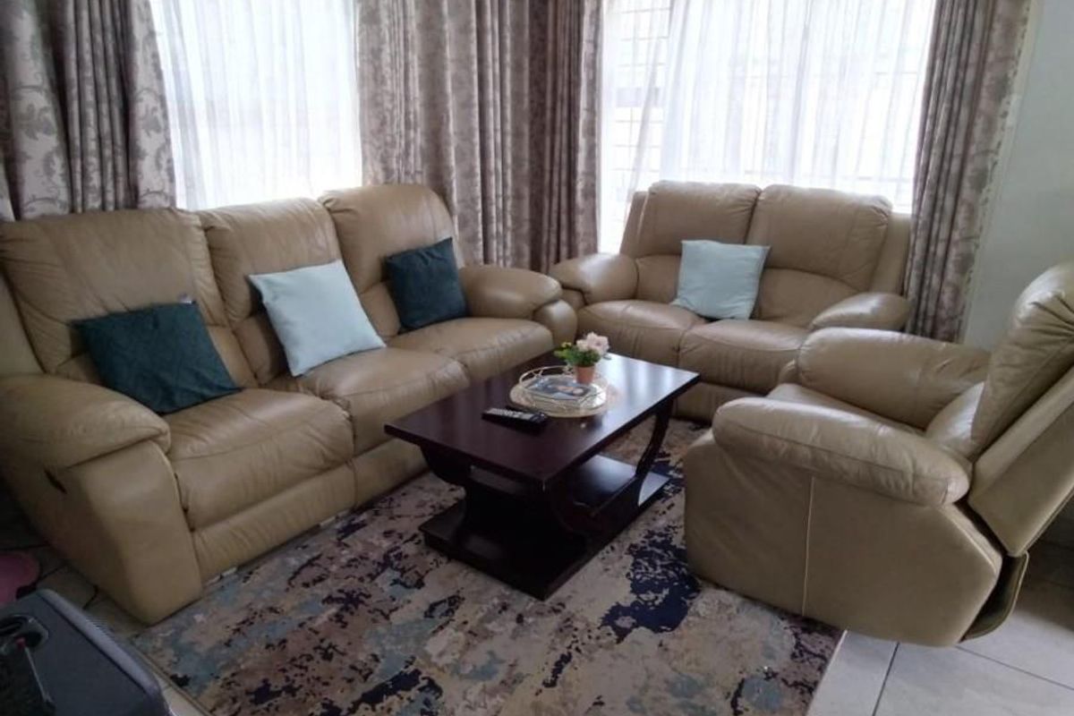 Modern Three Bedroom House For Sale in Leopard's Rest Security Estate, Albertsdal, Alberton - Photo 4