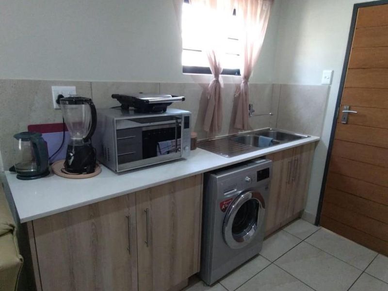 Modern Three Bedroom House For Sale in Leopard's Rest Security Estate, Albertsdal, Alberton - Photo 3