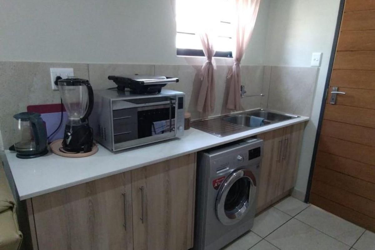Modern Three Bedroom House For Sale in Leopard's Rest Security Estate, Albertsdal, Alberton - Photo 3