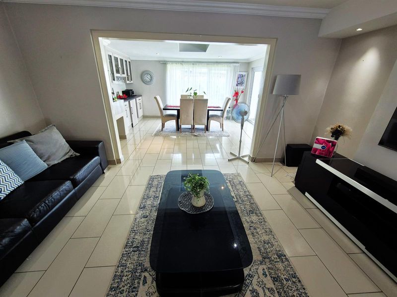 House For Sale in Olivedale, Randburg - Photo 7