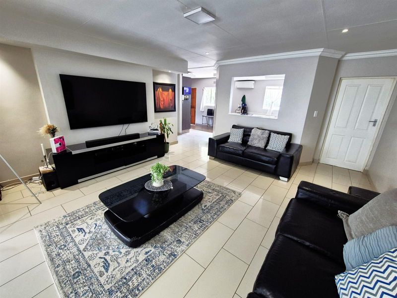 House For Sale in Olivedale, Randburg - Photo 8