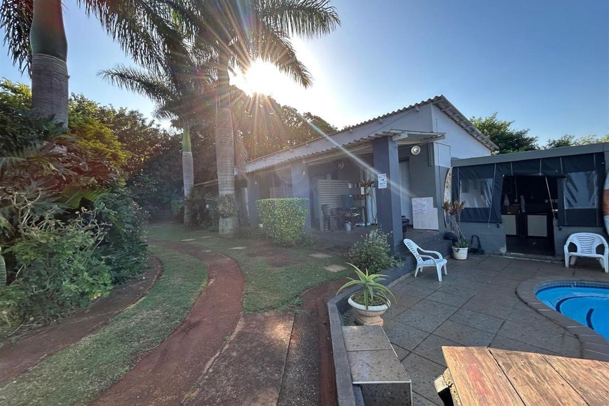 House For Sale in Sunwich Port, KwaZulu Natal - Photo 3