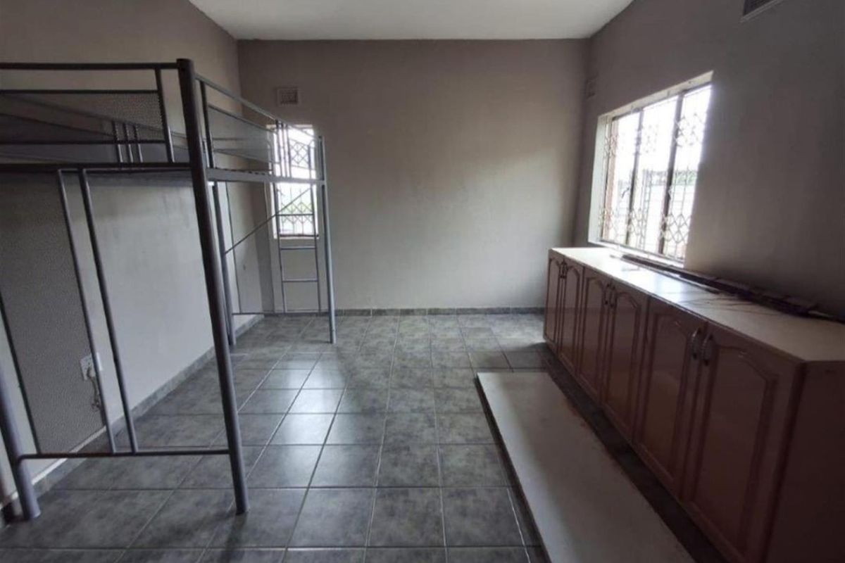 Face Brick House For Sale In Malvern - Photo 3