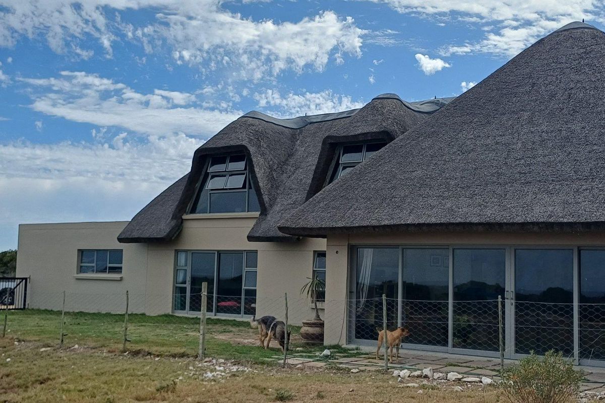 House For Sale in Stilbaai Wes, Stilbaai - Photo 2