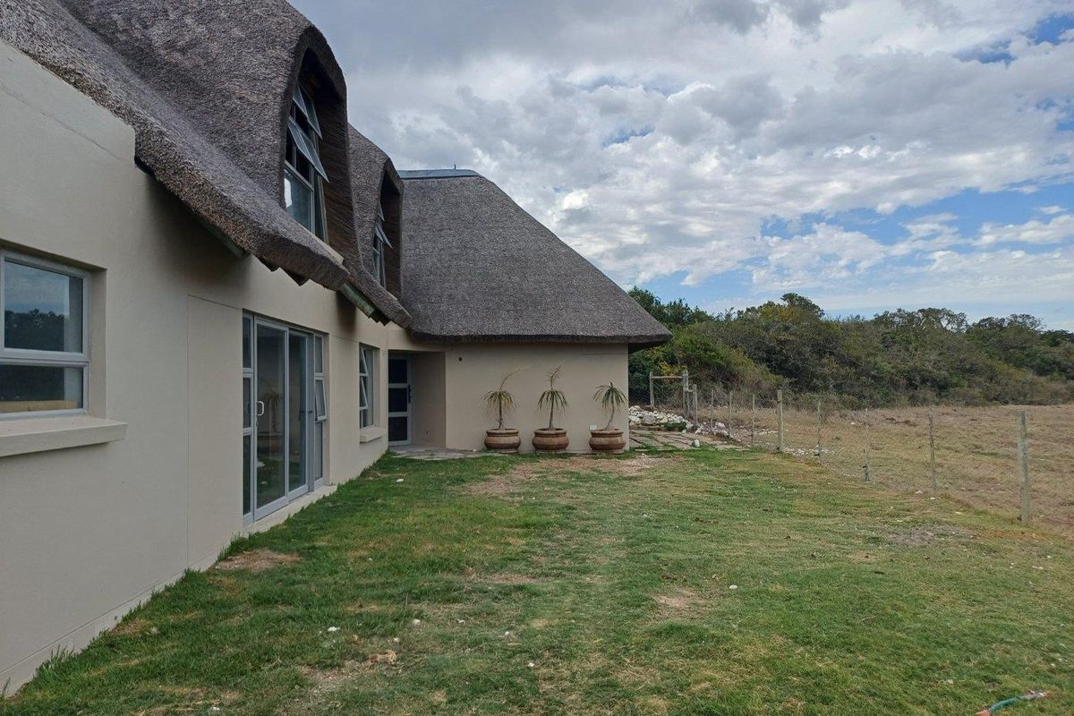 House For Sale in Stilbaai Wes, Stilbaai - Photo 4