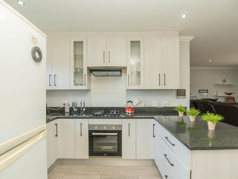 Secure Living in Weymouth Place - Photo 10