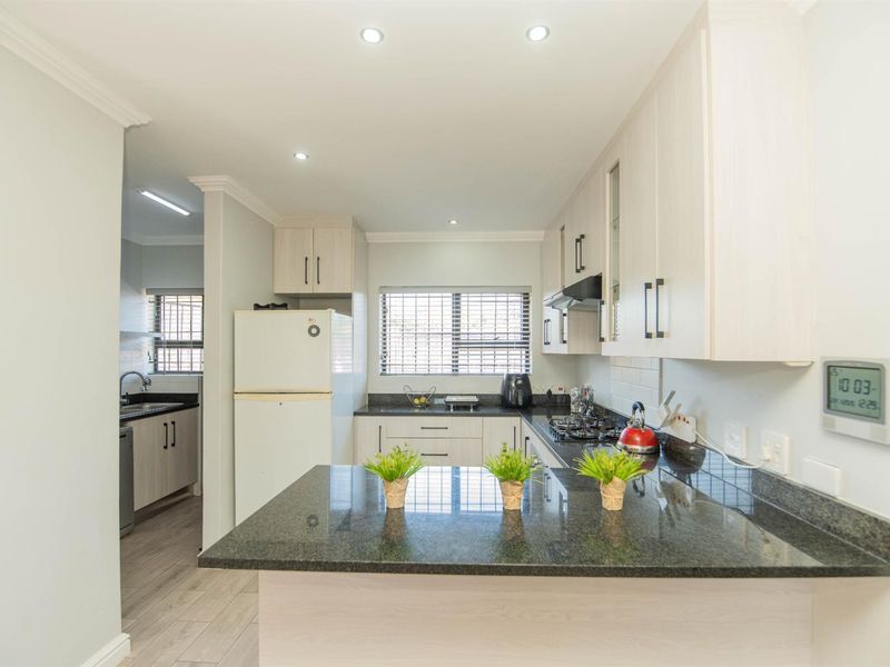 Secure Living in Weymouth Place - Photo 9