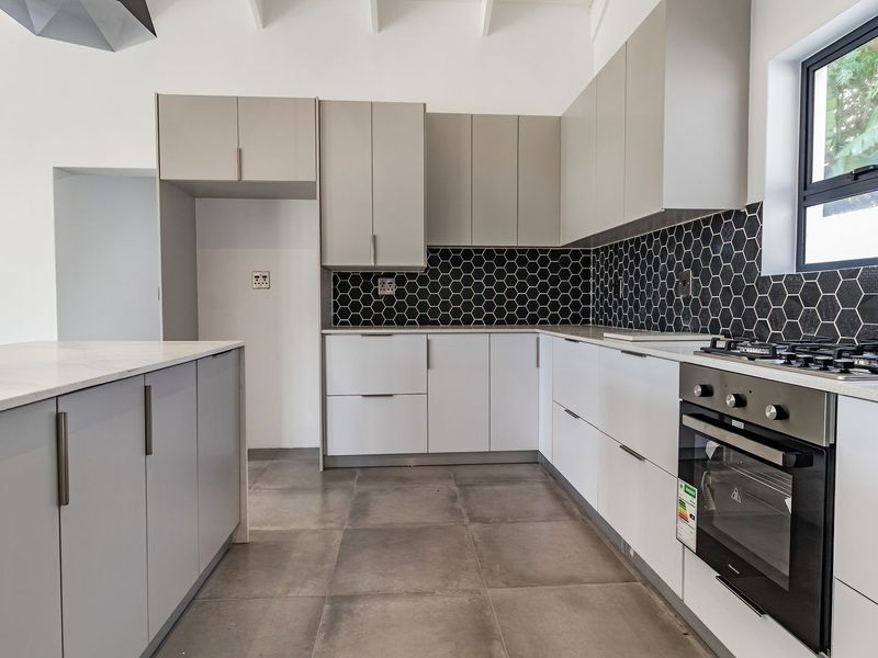 Monochrome Meets the Coast - Perfectly Priced and Built to Impress! - Photo 7