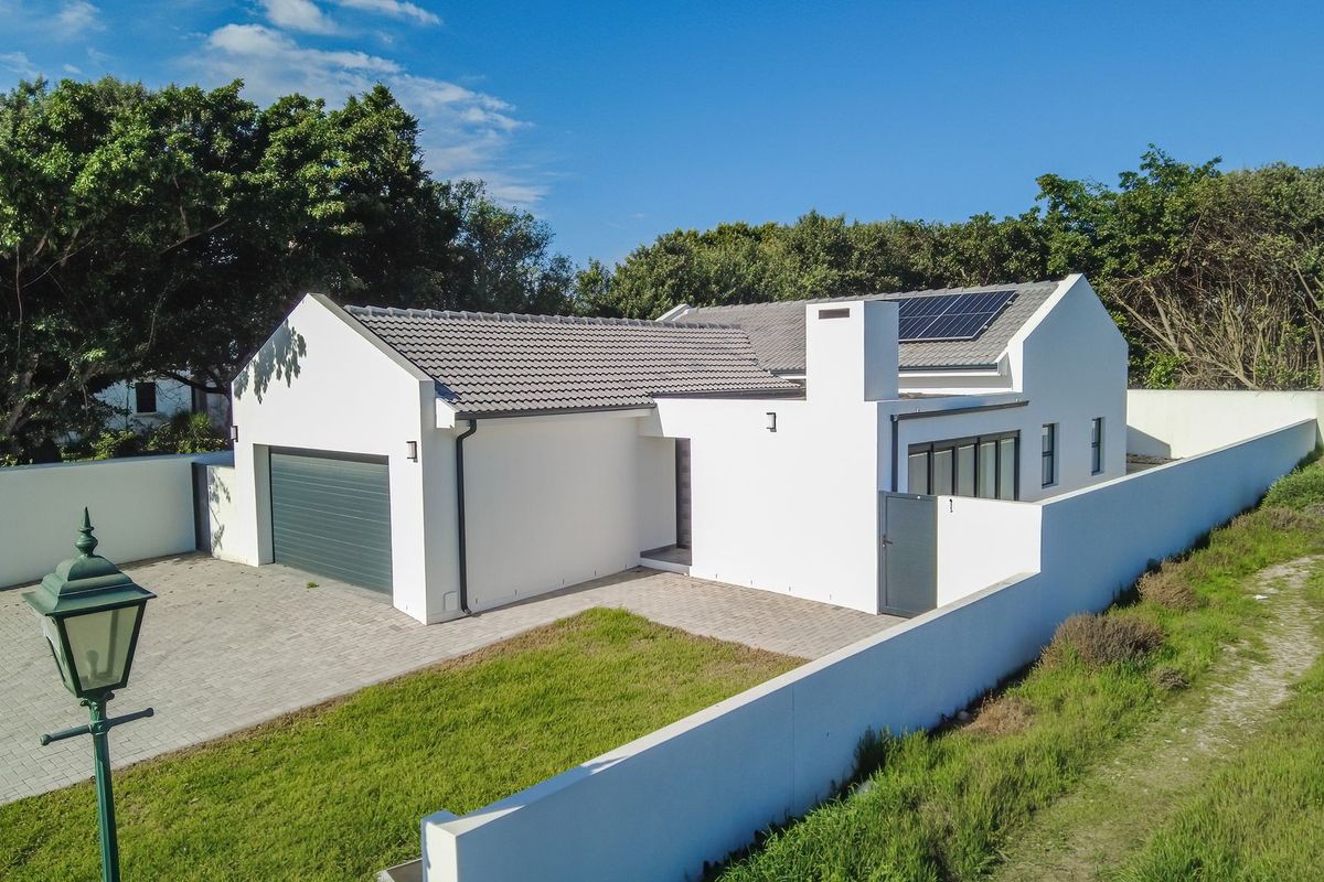 Monochrome Meets the Coast - Perfectly Priced and Built to Impress! - Photo 3