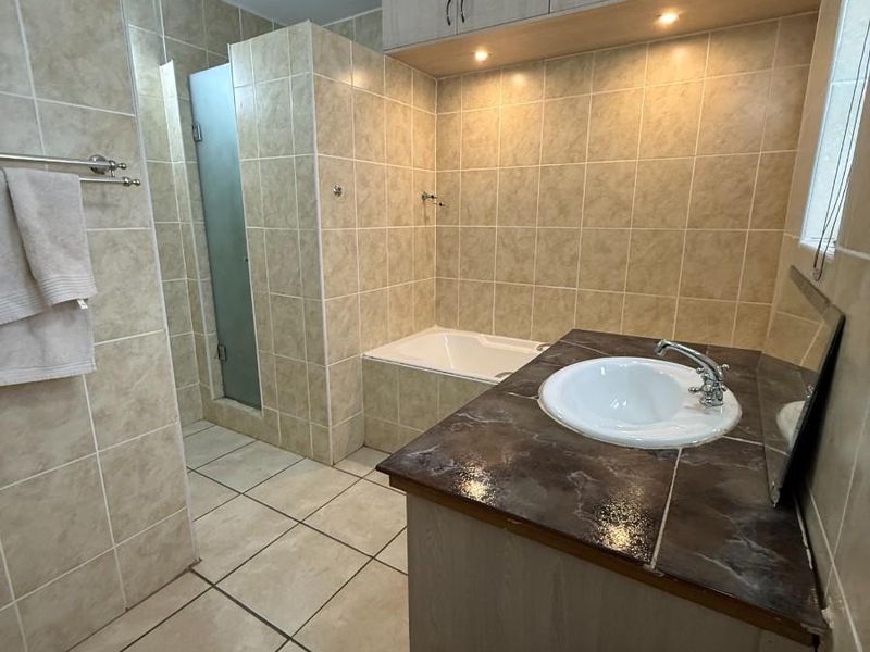 Fully Furnished Student Accommodation - Humewood - Photo 3