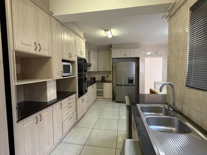 Fully Furnished Student Accommodation - Humewood - Photo 8