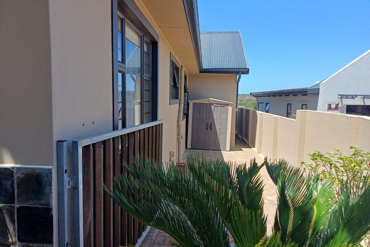 House For Sale in Stilbaai Wes, Stilbaai - Photo 3