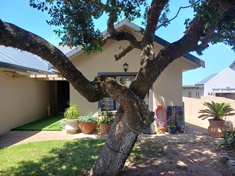 House For Sale in Stilbaai Wes, Stilbaai - Photo 4