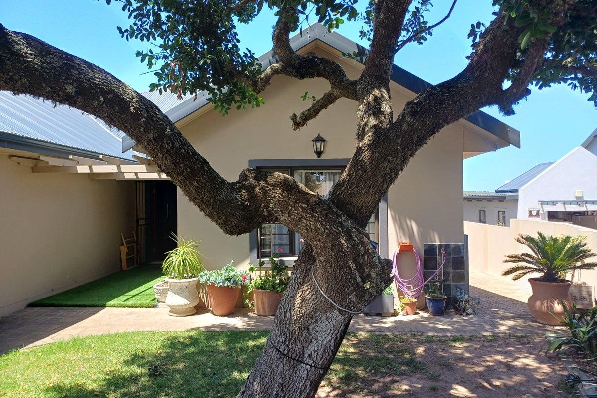 House For Sale in Stilbaai Wes, Stilbaai - Photo 4