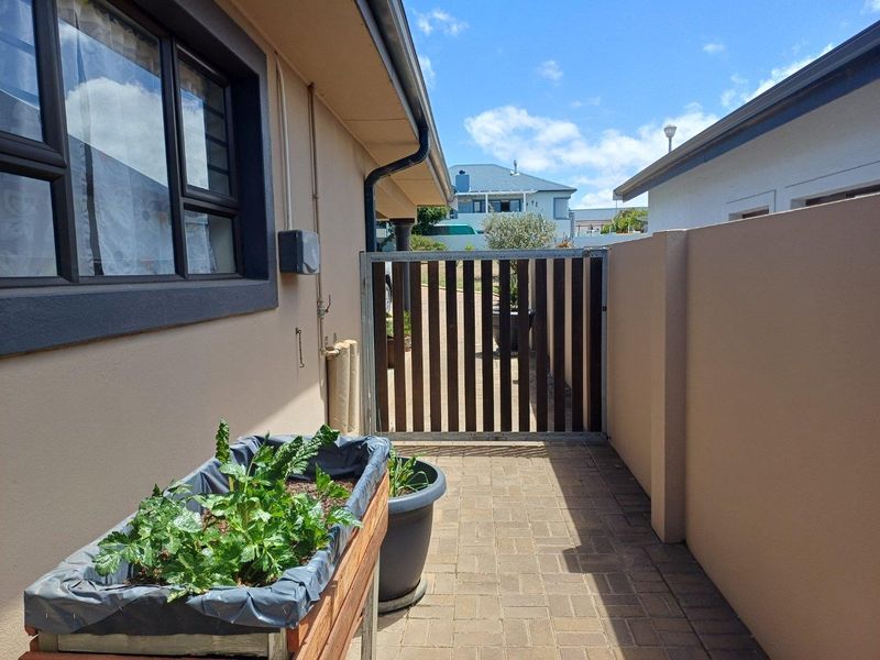 House For Sale in Stilbaai Wes, Stilbaai - Photo 10