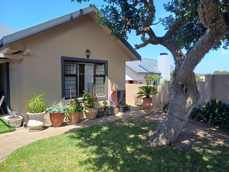 House For Sale in Stilbaai Wes, Stilbaai - Photo 1