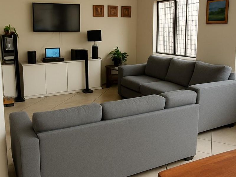 Charming Family Home in Linmeyer - Photo 5