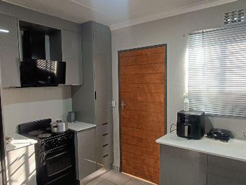 3 Bedroom House For Sale in Rayton - Photo 7