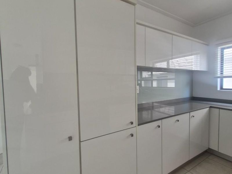 3 bedroom Apartment on 1st floor for Sale in Polofields Lifestyle Estate, Waterfall, Midrand - Photo 9