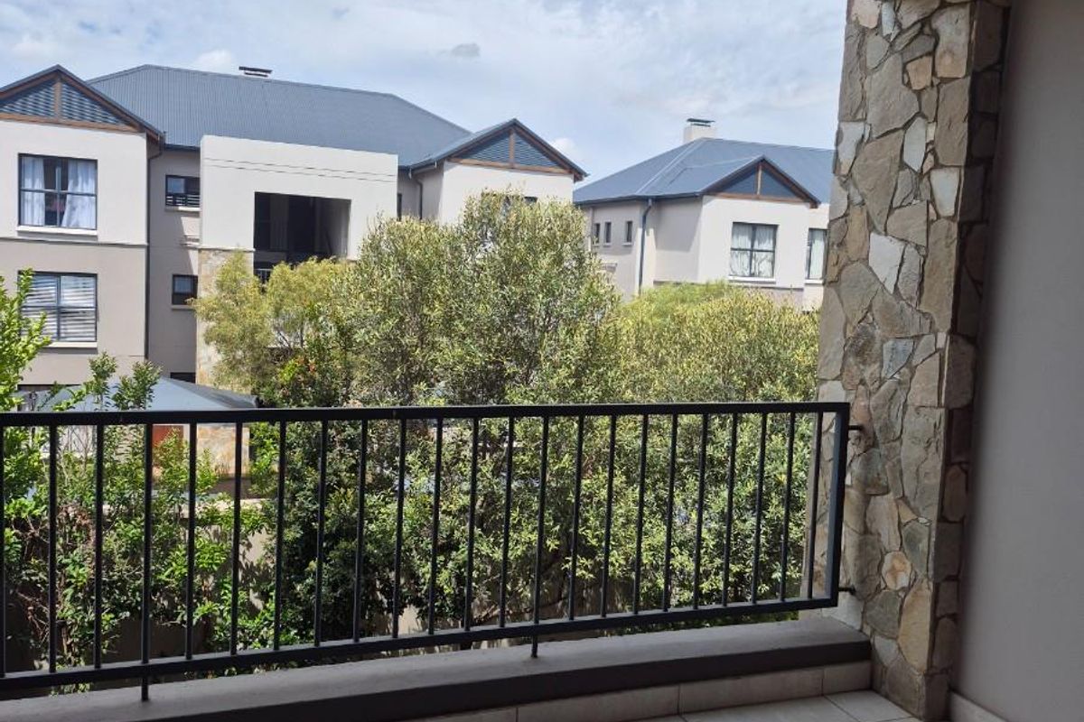 3 bedroom Apartment on 1st floor for Sale in Polofields Lifestyle Estate, Waterfall, Midrand - Photo 3