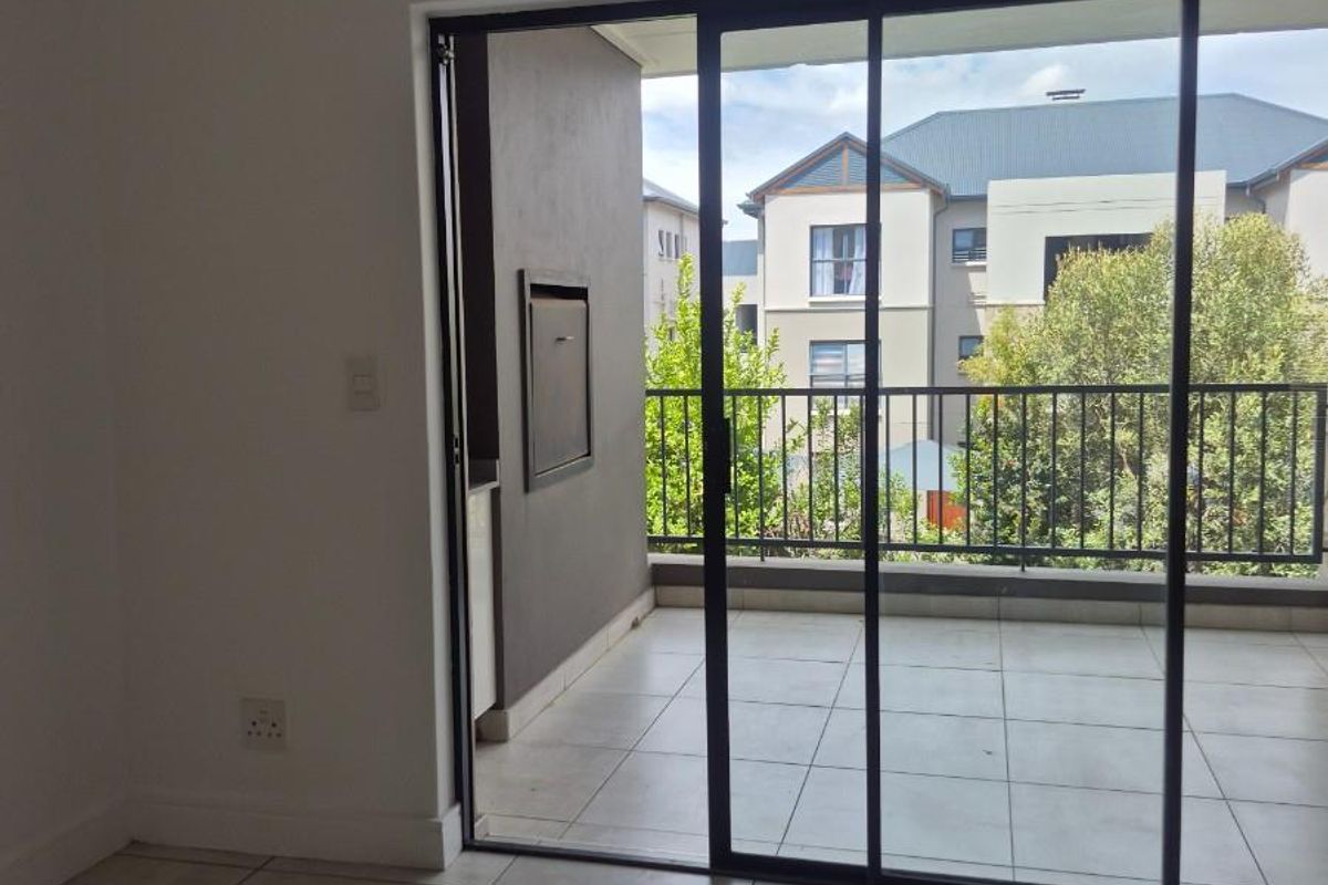 3 bedroom Apartment on 1st floor for Sale in Polofields Lifestyle Estate, Waterfall, Midrand - Photo 2
