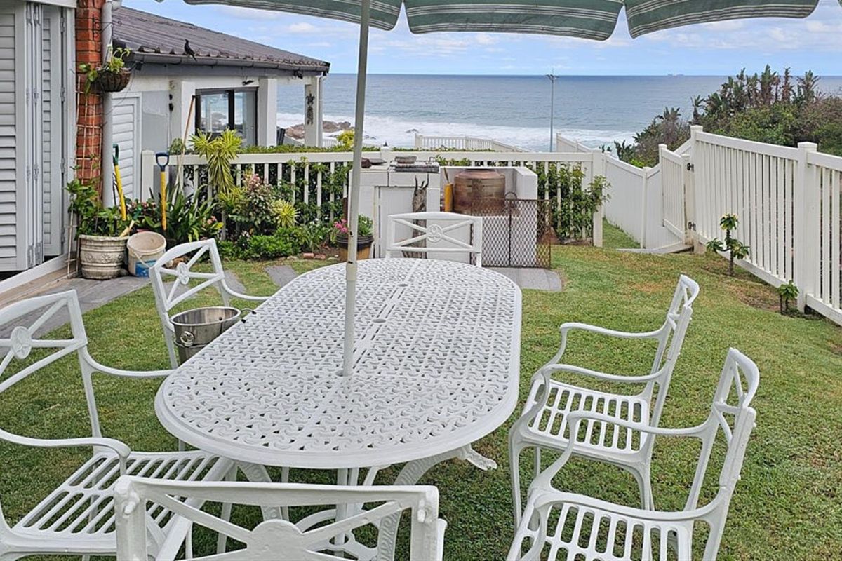 Stunning 2 Bedroom Beach Townhouse - Photo 2