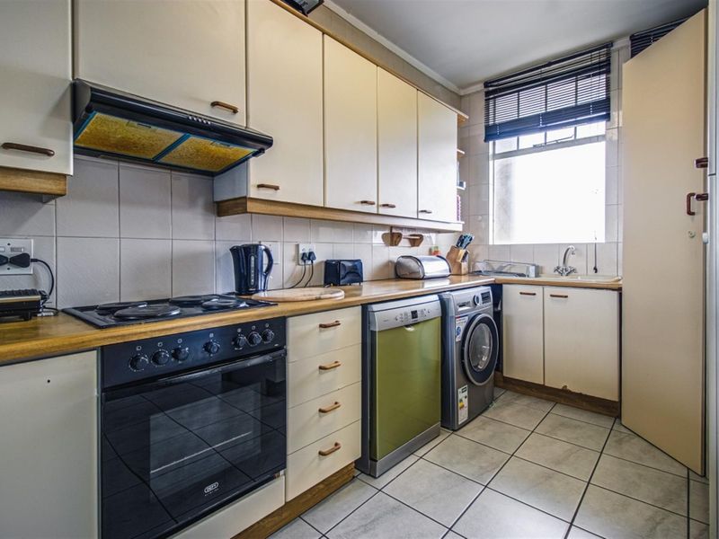 Two Bedroom Apartment in Dowerglen - Photo 9