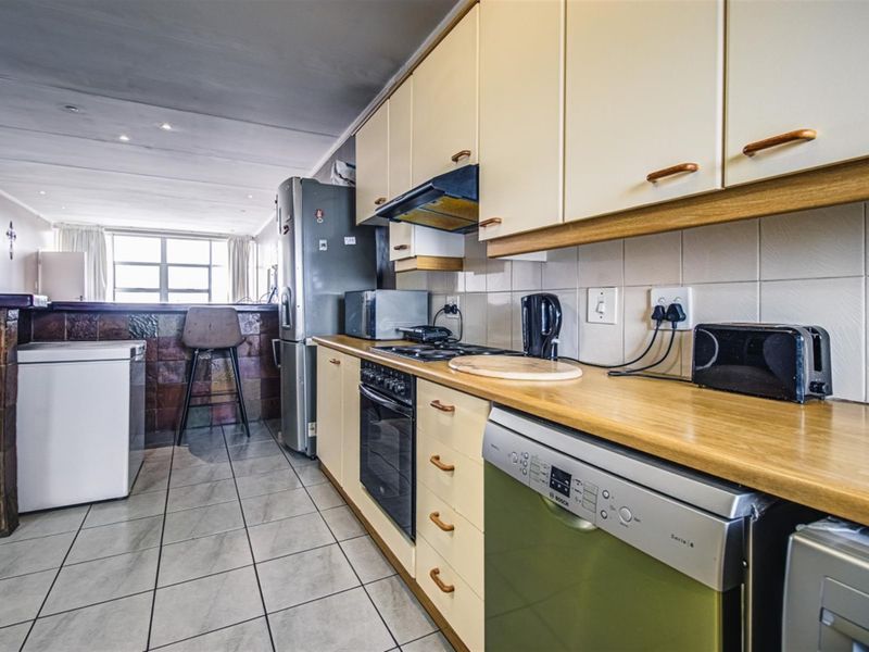 Two Bedroom Apartment in Dowerglen - Photo 8