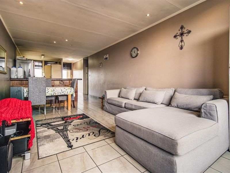 Two Bedroom Apartment in Dowerglen - Photo 3