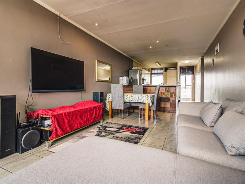 Two Bedroom Apartment in Dowerglen - Photo 2