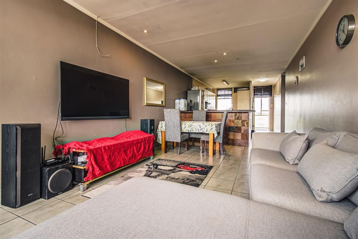 Two Bedroom Apartment in Dowerglen - Photo 2