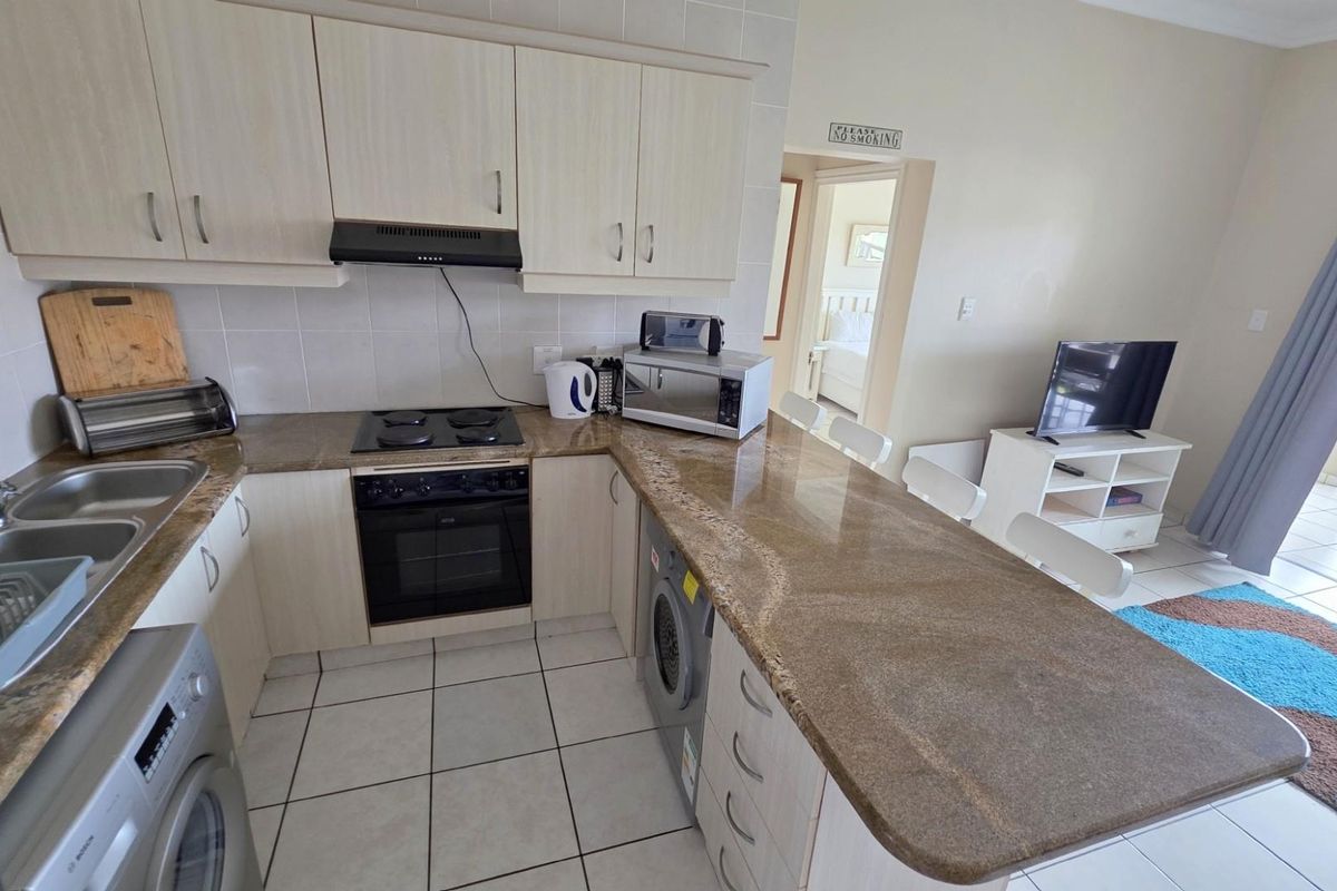 Fabulous 2 bedroom, 2 bathroom Holiday Apartment For Sale in Uvongo Beach - Photo 5