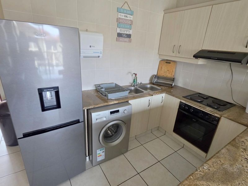 Fabulous 2 bedroom, 2 bathroom Holiday Apartment For Sale in Uvongo Beach - Photo 3