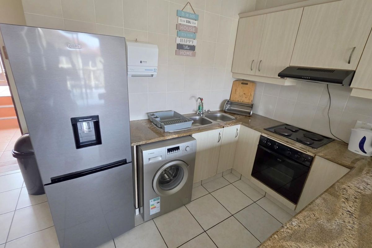 Fabulous 2 bedroom, 2 bathroom Holiday Apartment For Sale in Uvongo Beach - Photo 3