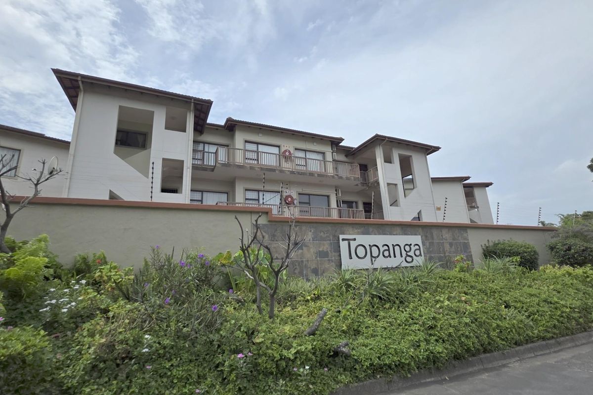 Fabulous 2 bedroom, 2 bathroom Holiday Apartment For Sale in Uvongo Beach - Photo 2