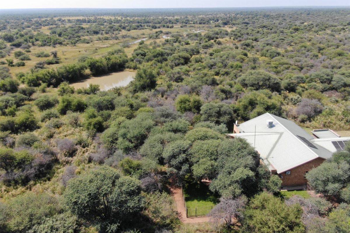 Exquisite fully furnished 4-bedroom home in a prestigious Nature Estate - Photo 3