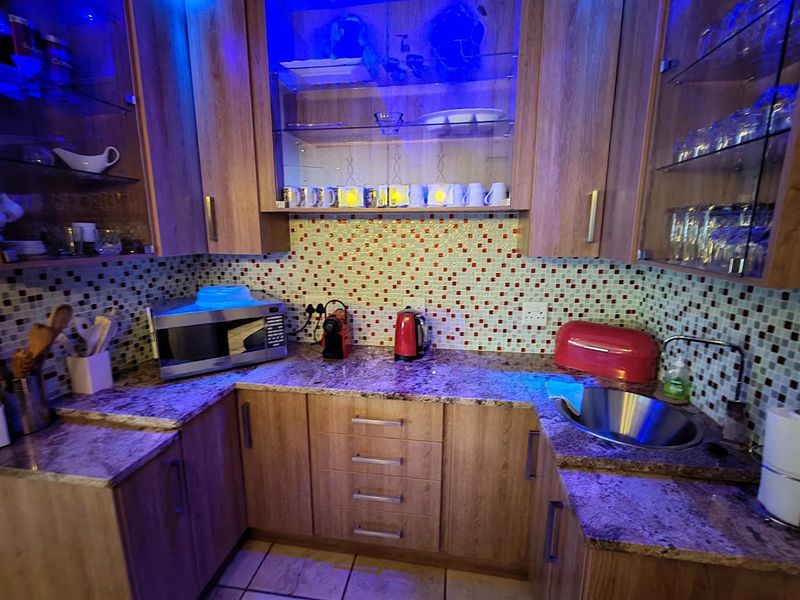 Exquisite fully furnished 4-bedroom home in a prestigious Nature Estate - Photo 6