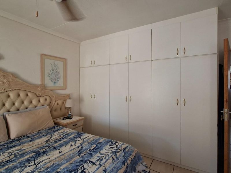 LOW-MAINTENANCE, 2 BEDROOM TOWNHOUSE, FULLY UPGRADED OFF-GRID PROPERTY! - Photo 6