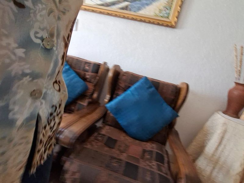 LOW-MAINTENANCE, 2 BEDROOM TOWNHOUSE, FULLY UPGRADED OFF-GRID PROPERTY! - Photo 3