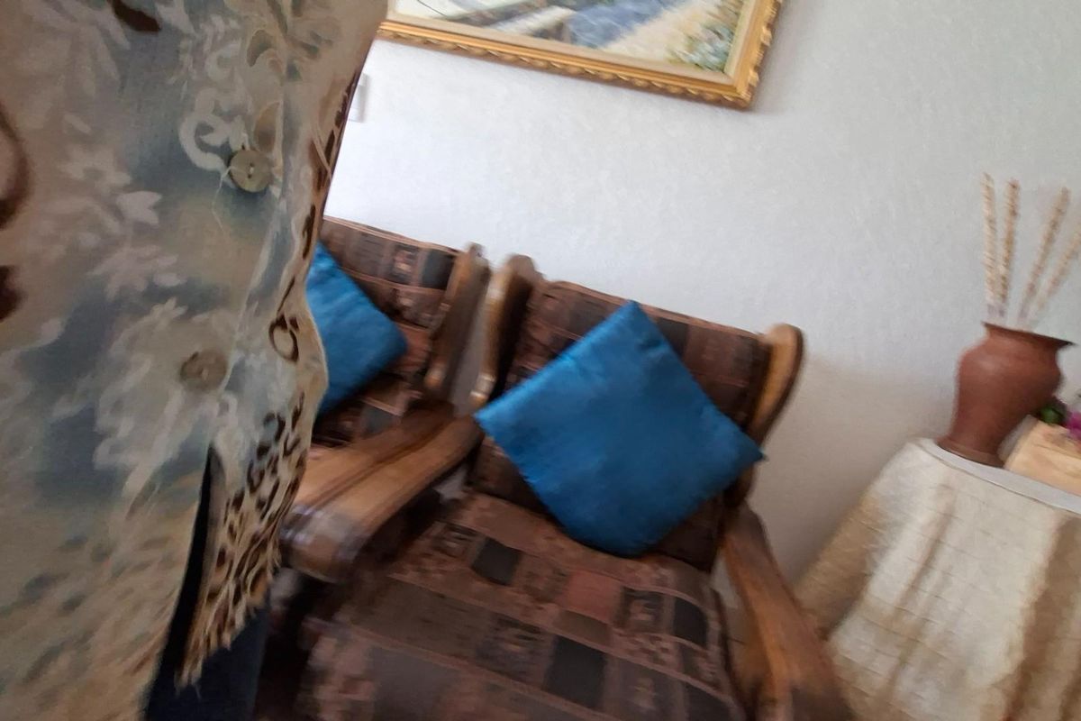 LOW-MAINTENANCE, 2 BEDROOM TOWNHOUSE, FULLY UPGRADED OFF-GRID PROPERTY! - Photo 3