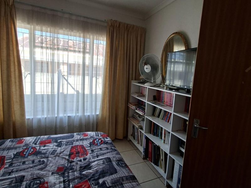 LOW-MAINTENANCE, 2 BEDROOM TOWNHOUSE, FULLY UPGRADED OFF-GRID PROPERTY! - Photo 10