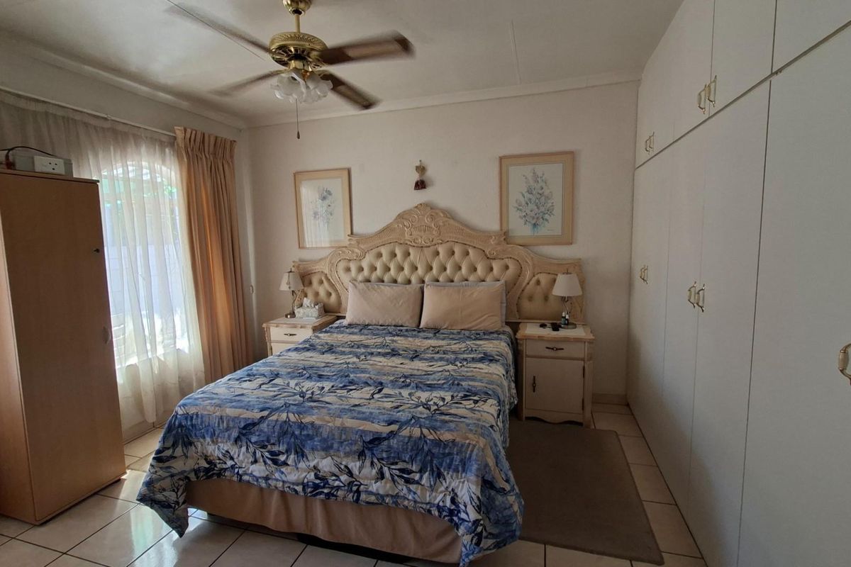 LOW-MAINTENANCE, 2 BEDROOM TOWNHOUSE, FULLY UPGRADED OFF-GRID PROPERTY! - Photo 5