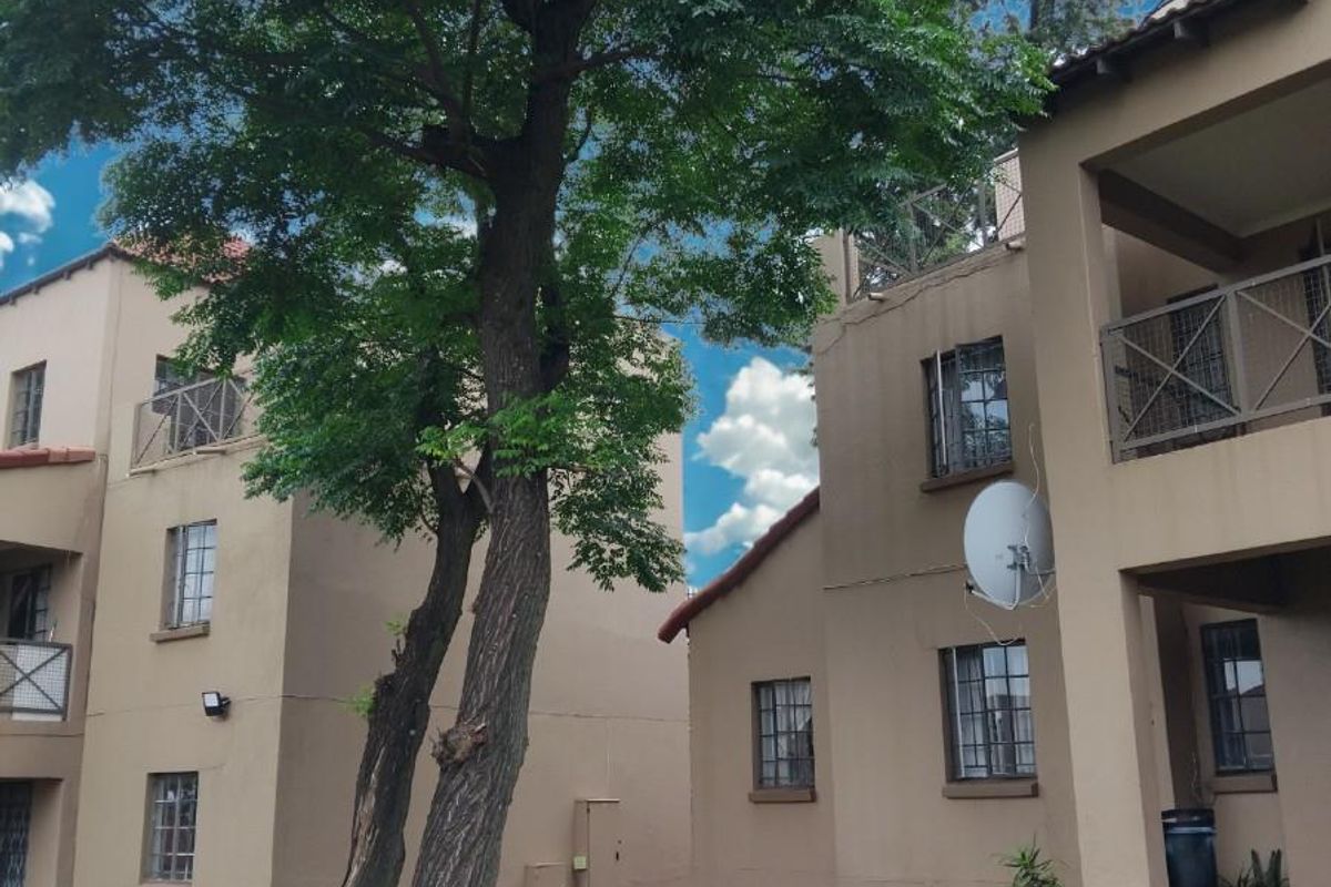 Charming Fixer-Upper with Endless Potential for Sale - Photo 4