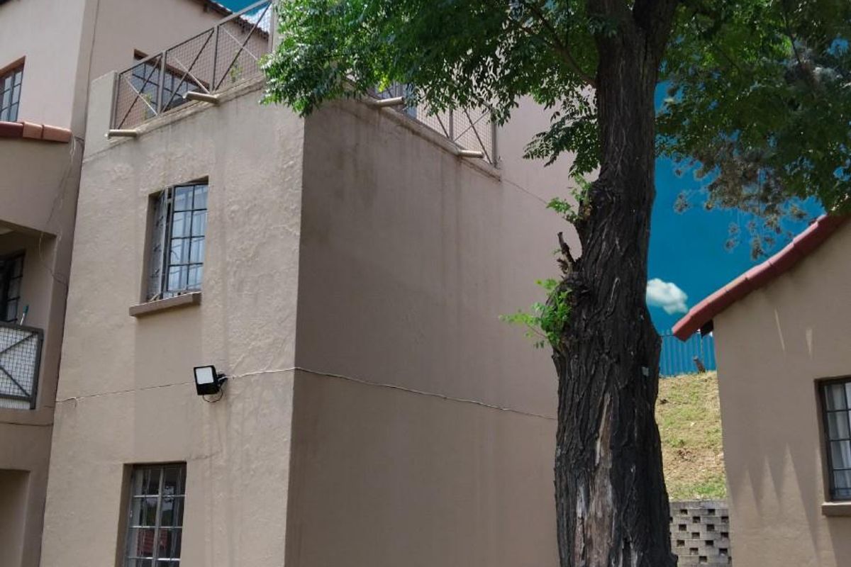 Charming Fixer-Upper with Endless Potential for Sale - Photo 5