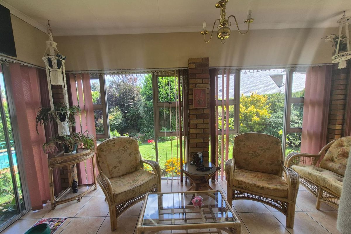 Exceptional Family Living in the Secure Gated Community of Essexwold, Dowerglen - Photo 5