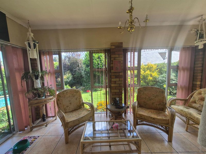 Exceptional Family Living in the Secure Gated Community of Essexwold, Dowerglen - Photo 5