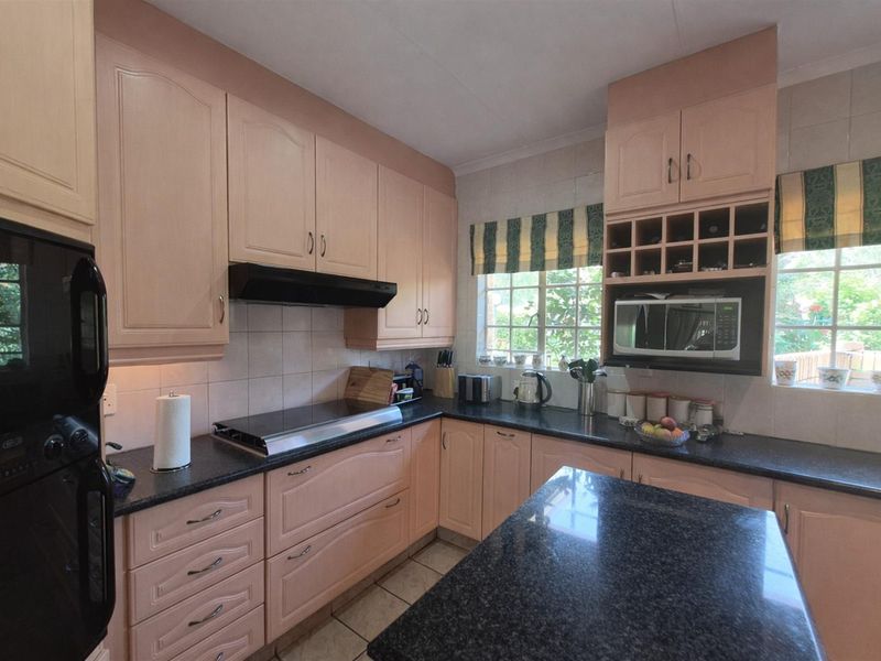 Exceptional Family Living in the Secure Gated Community of Essexwold, Dowerglen - Photo 10